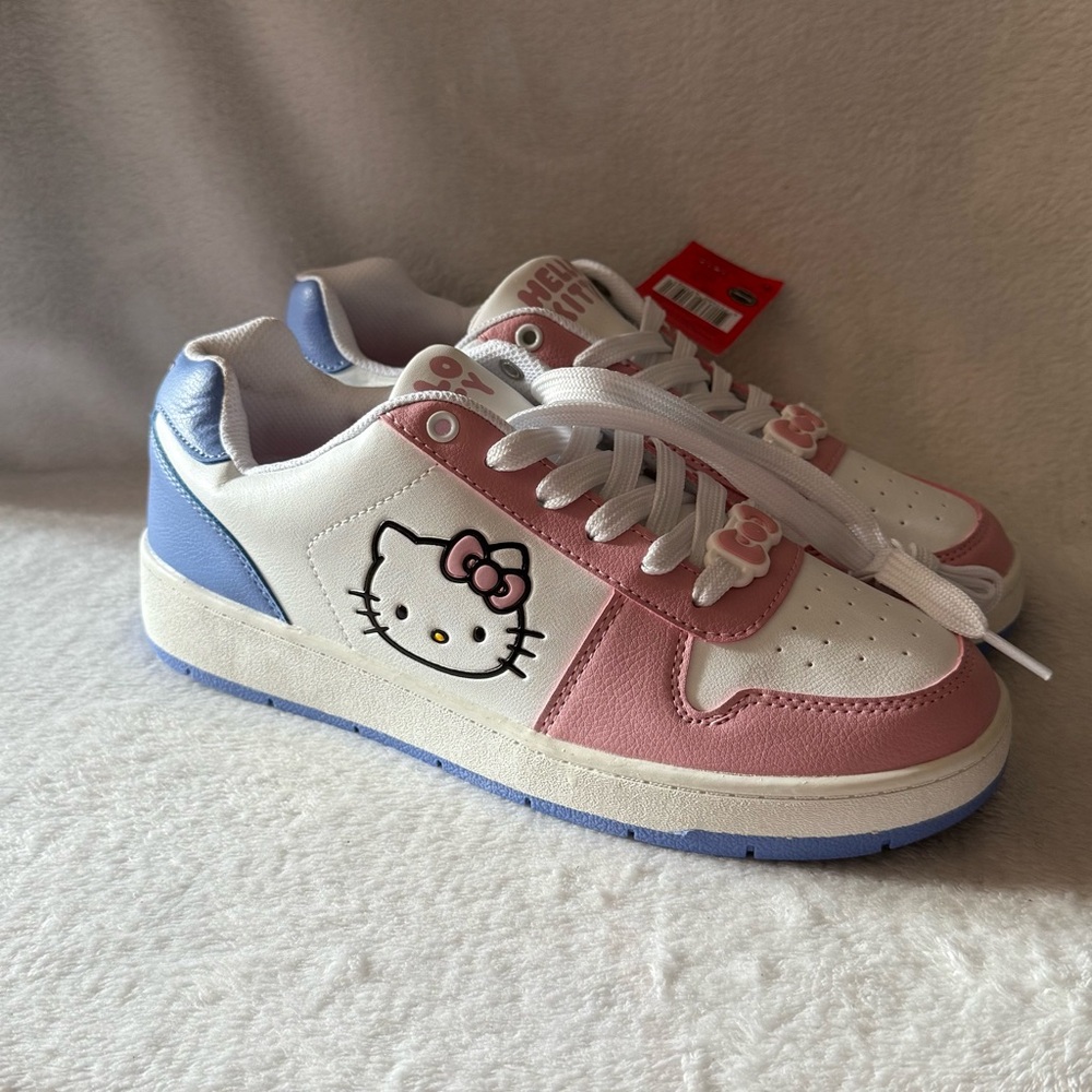 Hello Kitty White and Pink‎ Women’s Size 10 Lace Up Shoes New